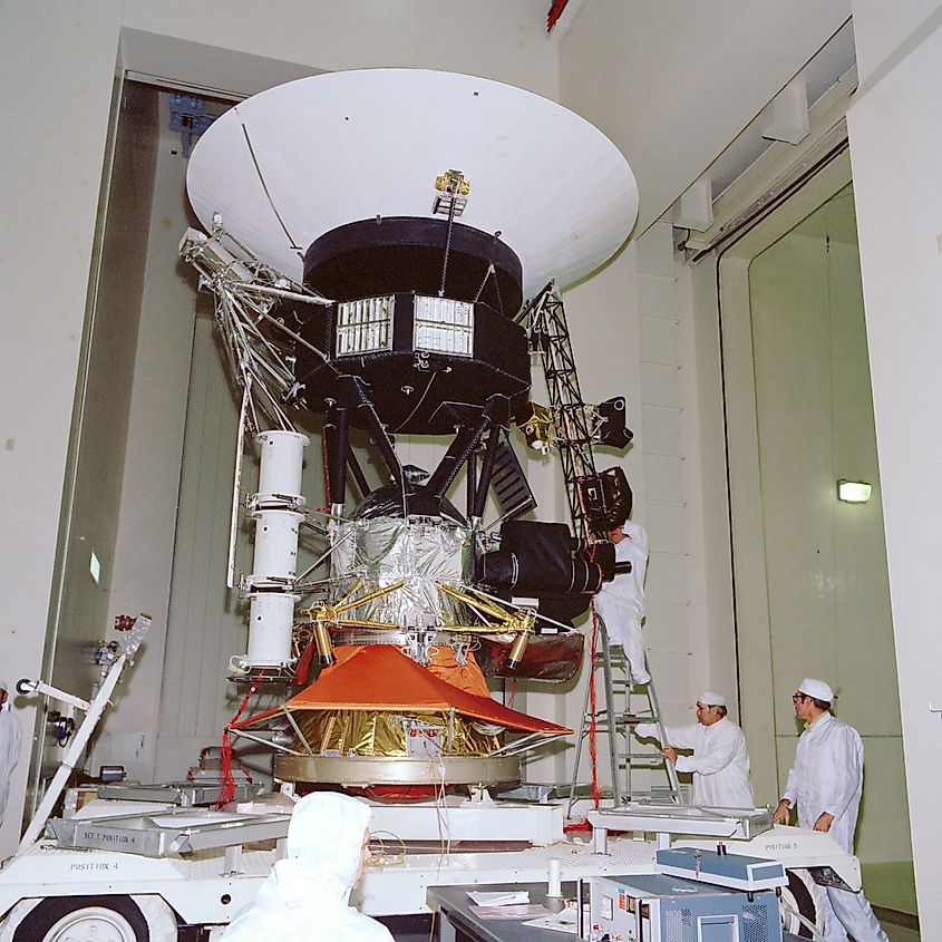Voyager testing at JPL (JOHN GREGOIRE, NASA/JPL, Public domain, via Wikimedia Commons)