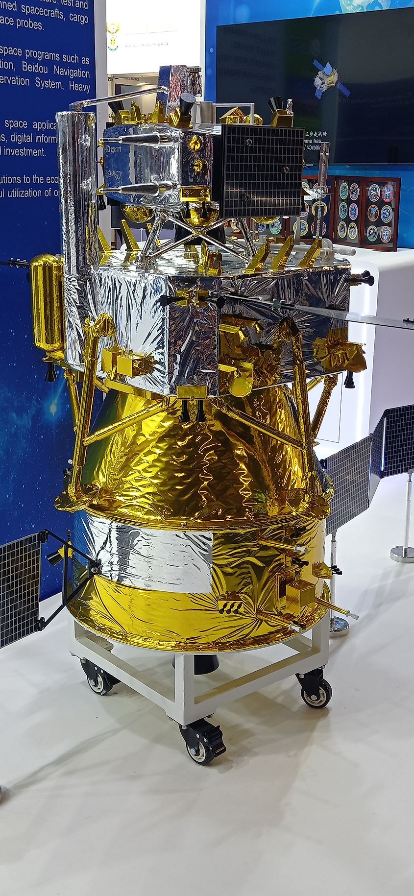 A Chang'e 6 mockup at a conference. BugWarp, CC BY-SA 4.0 <https://creativecommons.org/licenses/by-sa/4.0>, via Wikimedia Commons