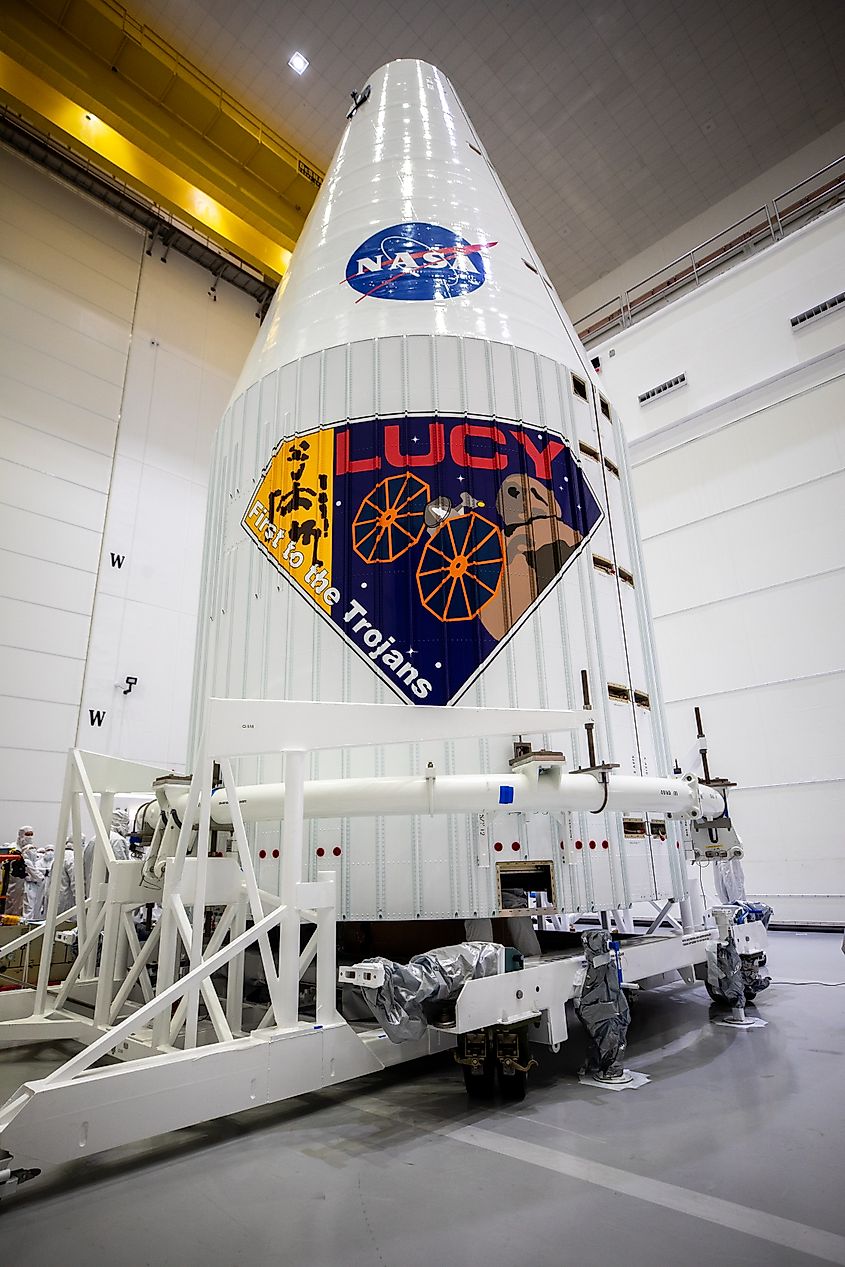 NASA’s Lucy spacecraft. NASA Kennedy Space Center / NAS/Ben Smegelsky, Public domain, via Wikimedia Commons